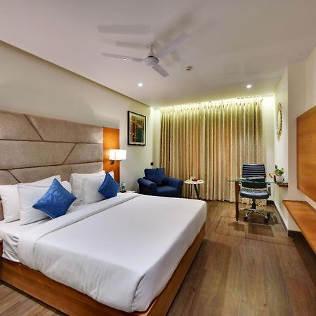 The Glory Suites Near Igi Airport ニューデリー エクステリア 写真