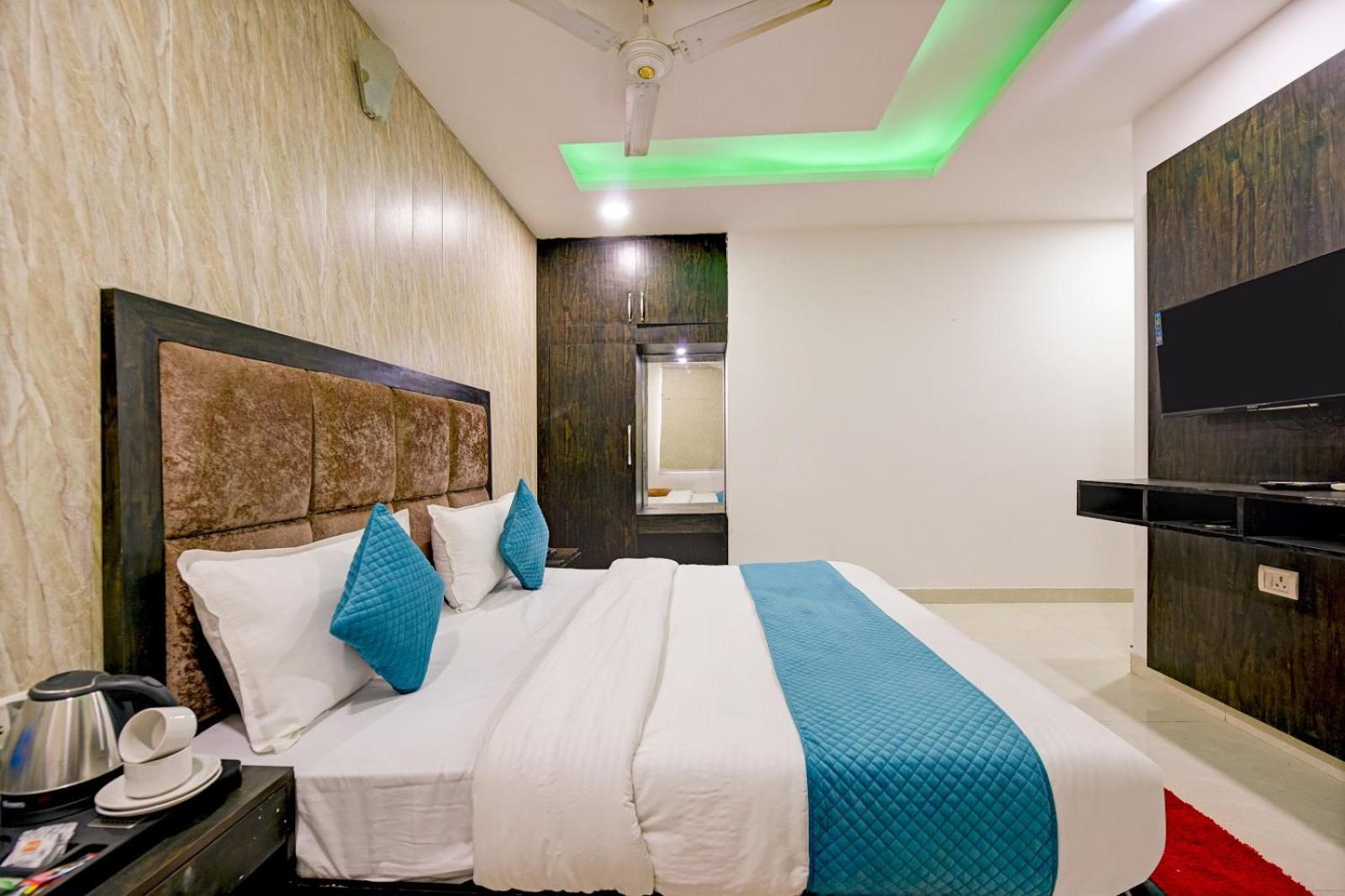 The Glory Suites Near Igi Airport ニューデリー エクステリア 写真
