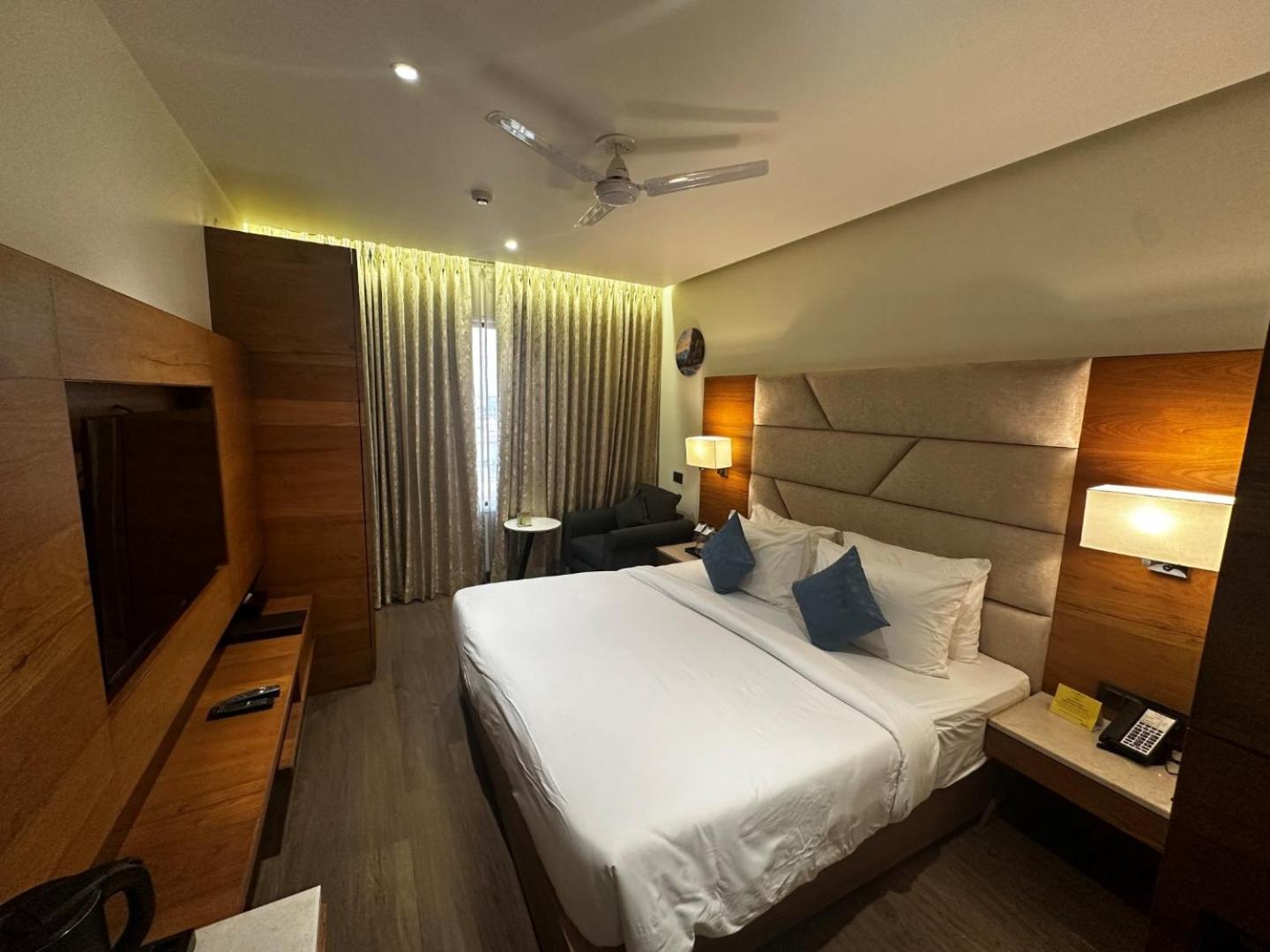 The Glory Suites Near Igi Airport ニューデリー エクステリア 写真